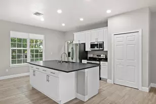 9609 Takomah Trail, Tampa, FL 33617 - Photo 11