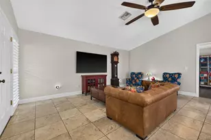 495 St Tropez Cir NE, Saint Petersburg, FL 33703 - Photo 5