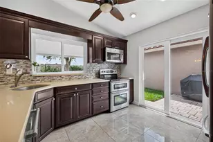 495 St Tropez Cir NE, Saint Petersburg, FL 33703 - Photo 9