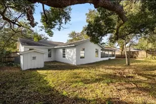 14915 Gentilly Pl, Tampa, FL 33624 - Photo 11