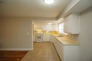 810 W Woodlawn Ave, Tampa, FL 33603 - Photo 9