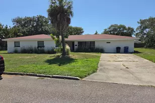 2711 Queen St S, Saint Petersburg, FL 33712 - Photo 1