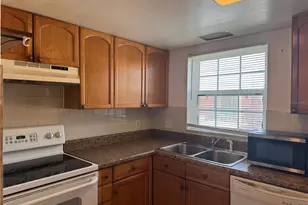8542 10th St N, Saint Petersburg, FL 33702 - Photo 3