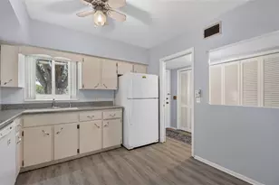 2280 World Pkwy Blvd, Clearwater, FL 33763 - Photo 9