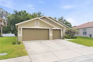 5912 Bramble Bush Ct, Zephyrhills, FL 33541 - Photo 5