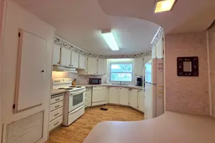 5634 Arrowhead Dr, Zephyrhills, FL 33542 - Photo 11