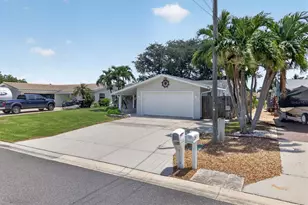 541 Lillian Dr, Madeira Beach, FL 33708 - Photo 7