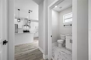 6910 Dartmouth Ave N, Saint Petersburg, FL 33710 - Photo 11