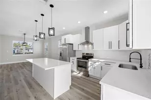 6910 Dartmouth Ave N, Saint Petersburg, FL 33710 - Photo 9