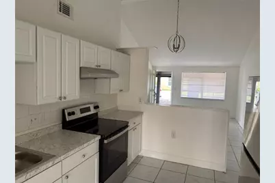 10205 Bellhurst Court, Tampa, FL 33615 - Photo 5