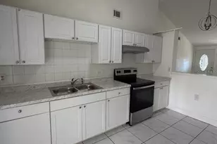 10205 Bellhurst Ct, Tampa, FL 33615 - Photo 5
