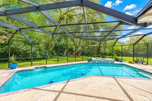 901 Woodview Dr, Brandon, FL 33511 - Photo 3