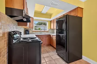 247 25th St N, Saint Petersburg, FL 33713 - Photo 9