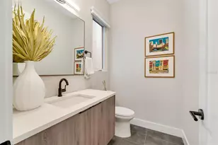 372 6th St S, Saint Petersburg, FL 33701 - Photo 13