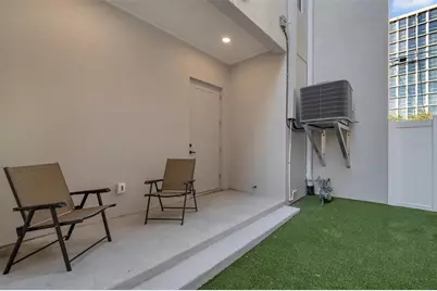 372 6th Street S #12, Saint Petersburg, FL 33701 - Photo 51