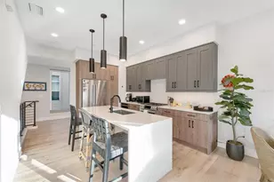 372 6th St S, Saint Petersburg, FL 33701 - Photo 9