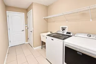 10619 Mistflower Ln, Tampa, FL 33647 - Photo 19