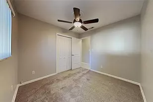 7481 Oak St NE, Saint Petersburg, FL 33702 - Photo 9