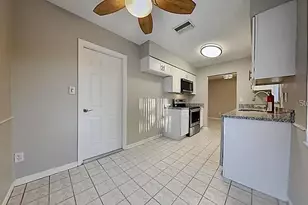 7481 Oak St NE, Saint Petersburg, FL 33702 - Photo 5