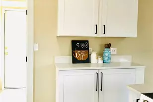 908 Vine Ave, Clearwater, FL 33755 - Photo 9