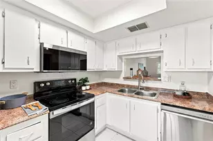 2465 Northside Dr, Clearwater, FL 33761 - Photo 7