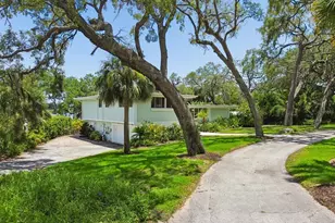904 Bayshore Dr, Tarpon Springs, FL 34689 - Photo 61