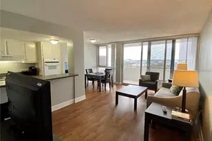 470 3rd Street S, Saint Petersburg, FL 33701 - Photo 3