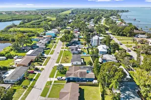310 Country Club Dr, Oldsmar, FL 34677 - Photo 41