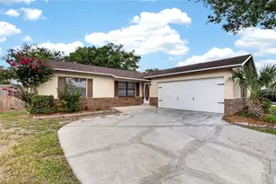 1006 Saxon Ct, Brandon, FL 33510 - Photo 9