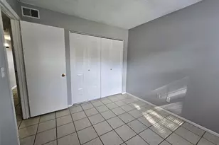 7186 E Bank Dr, Tampa, FL 33617 - Photo 5