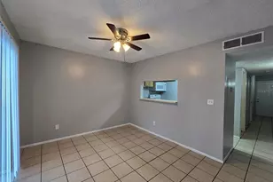 7186 E Bank Dr, Tampa, FL 33617 - Photo 13