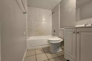 7186 E Bank Dr, Tampa, FL 33617 - Photo 7