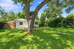 135 24th Ave SE, Saint Petersburg, FL 33705 - Photo 5
