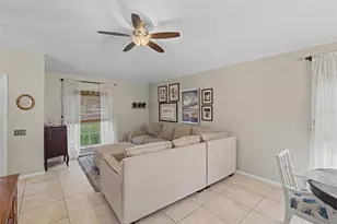 2022 Samantha Ln, Valrico, FL 33594 - Photo 9
