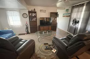 7164 Mt Georgetown Dr NE, Saint Petersburg, FL 33702 - Photo 9
