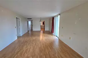 1001 Pearce Dr, Clearwater, FL 33764 - Photo 9
