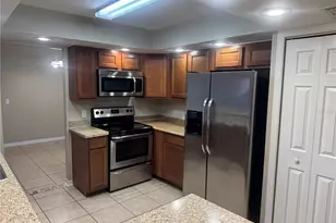 2537 Arborwood Dr, Valrico, FL 33596 - Photo 7