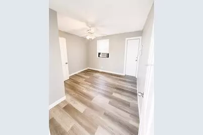 2025 7th Street S #6, Saint Petersburg, FL 33705 - Photo 5