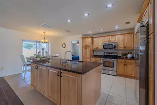 6711 Conetta Dr, Sarasota, FL 34243 - Photo 7