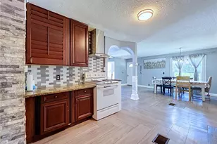 9507 Six Mile Creek Rd, Tampa, FL 33610 - Photo 21