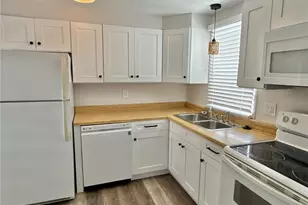 347 Mount Saxon Ave NE, Saint Petersburg, FL 33702 - Photo 3