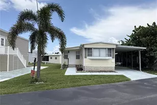 347 Mount Saxon Ave NE, Saint Petersburg, FL 33702 - Photo 1