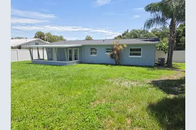 10827 Village Green Avenue, Seminole, FL 33772 - Photo 9