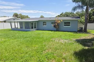 10827 Village Green Ave, Seminole, FL 33772 - Photo 9