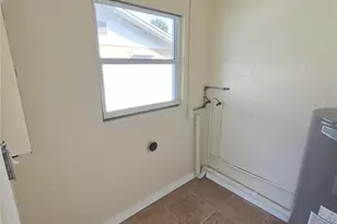 10827 Village Green Ave, Seminole, FL 33772 - Photo 27