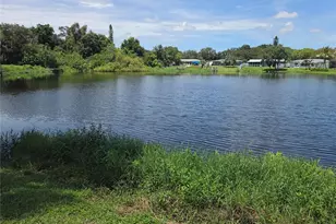 10827 Village Green Ave, Seminole, FL 33772 - Photo 5