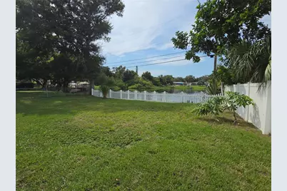 10827 Village Green Avenue, Seminole, FL 33772 - Photo 3