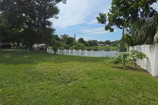 10827 Village Green Ave, Seminole, FL 33772 - Photo 3