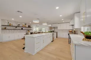 1426 15th St N, Saint Petersburg, FL 33704 - Photo 3