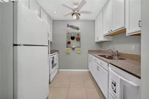 401 De Grasse Pl, Sun City Center, FL 33573 - Photo 11